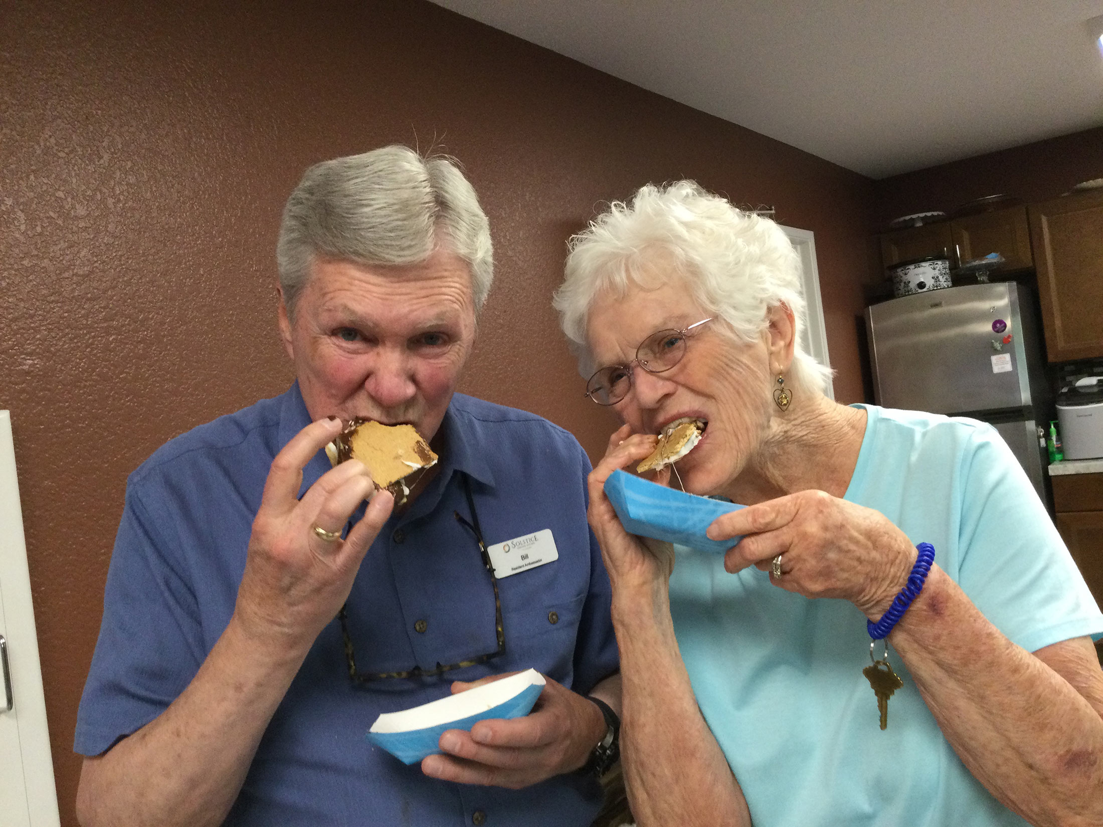 Residents eating s'mores Auburn