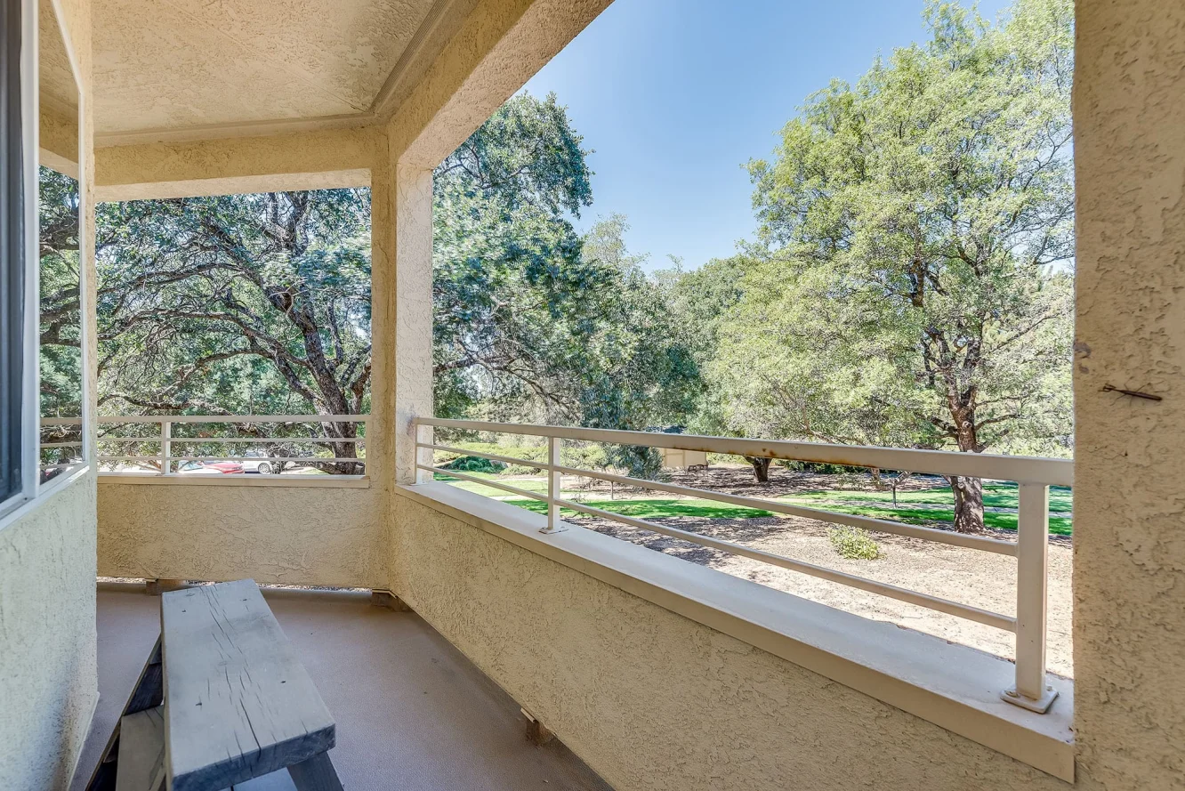 Two bedroom apartment deck Auburn